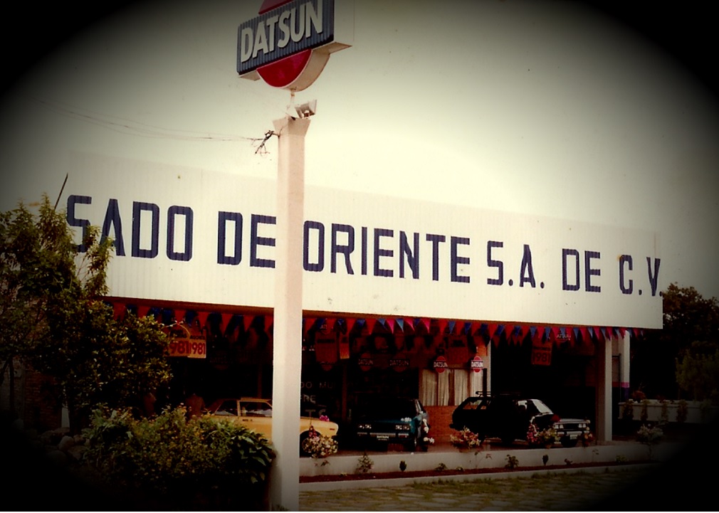 Sado de Oriente - Datsun fachada
